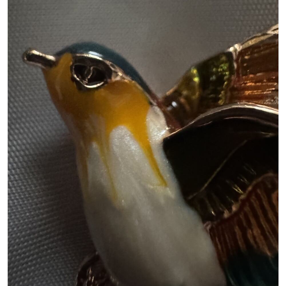 Flying Swallow Bird Brooch Gold Tone Multicolor Enamel Animal Jewelry Pin NEW - Picture 6 of 7